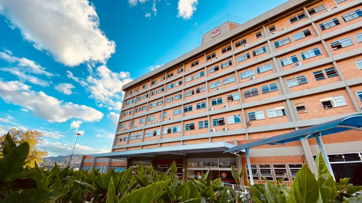 Criança de 10 anos acorda na UTI após grave acidente que matou toda a família na BR-470 em SC