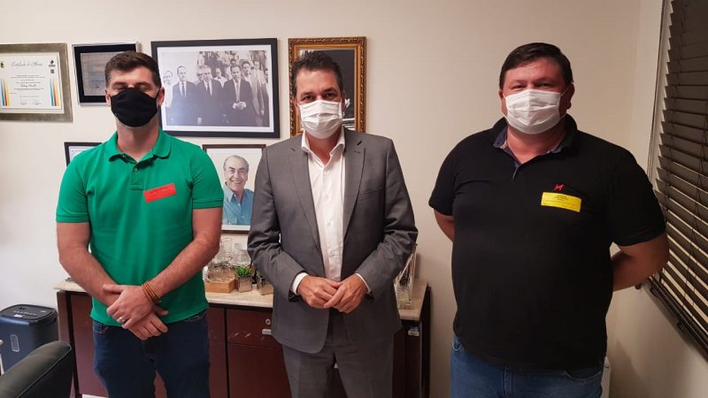 Deputado Rodrigo Minotto tratou do assunto com lideranças de Grão-Pará – Foto: Divulgação