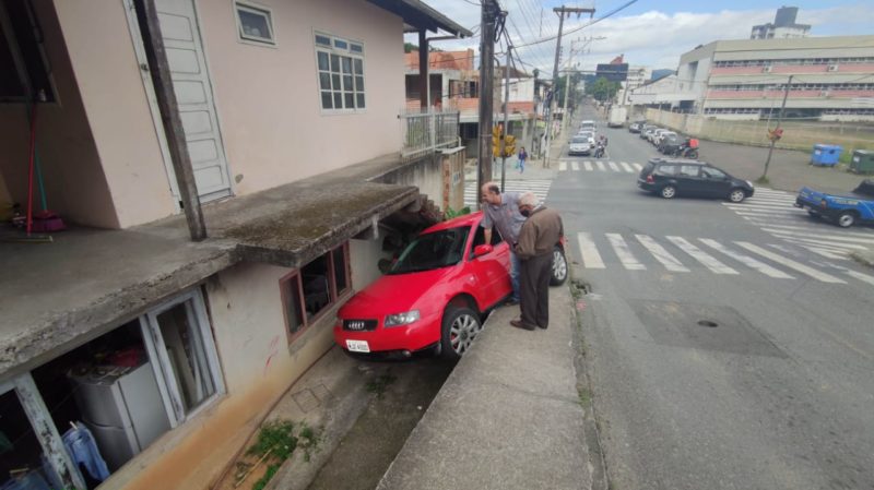 Morador de Blumenau tem carro furtado na Rua República Argentina