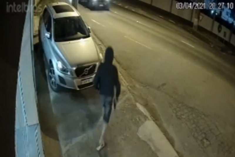 Criminosos armados rendem comerciante e roubam carro em Blumenau – Foto: Reprodução/Divulgação