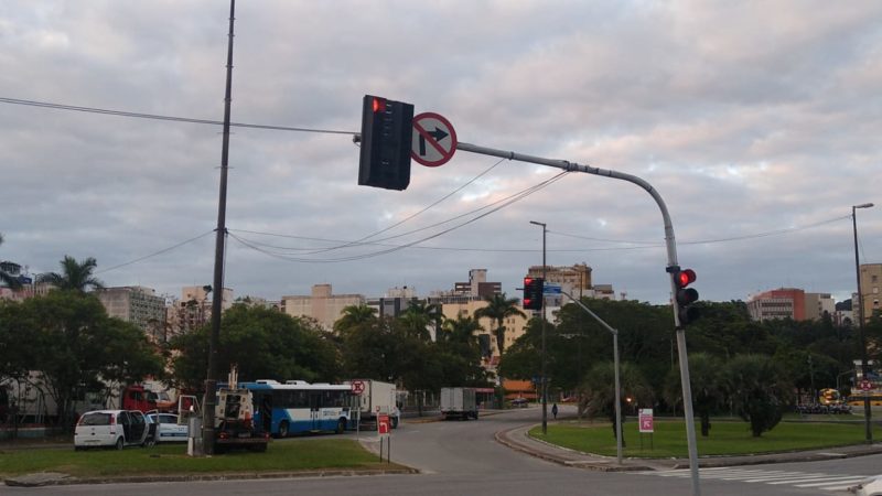 O último semáforo danificado foi consertado e voltou a funcionar por volta das 17h. – Foto: Divulgação/ND