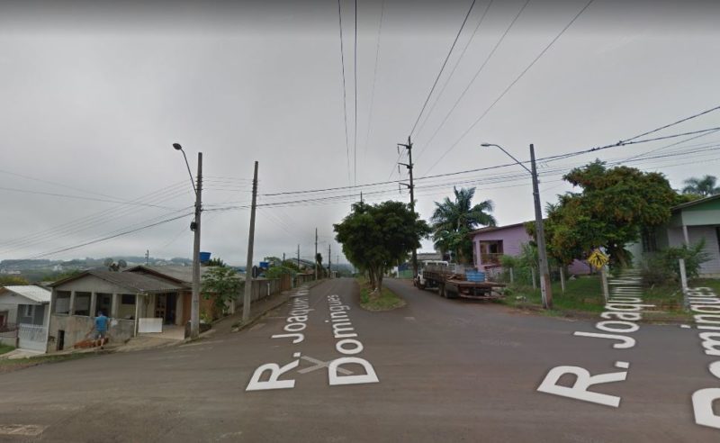 Jovem de 21 anos foi atingido por tiros na noite de domingo (25) no bairro Vila Real – Foto: Google Street View/Divulga&ccedil;&atilde;o