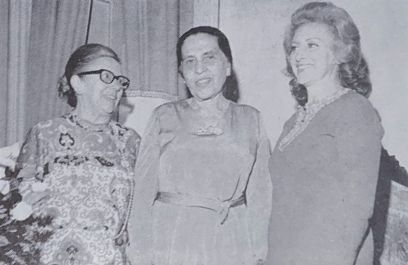 Da esq. para dir.: At&iacute;la Tolentino de Souza (Tilinha Vieira da Rosa), ex-primeira-dama de Florian&oacute;polis, Marilia Arag&atilde;o e S&ocirc;nia Moellmann Consoni, em noite de gala no Santa Catarina Country Club, em 7 de setembro 1973 – Foto: Lazaro Bartolomeu/Grande Gala/Divulga&ccedil;&atilde;o/ND