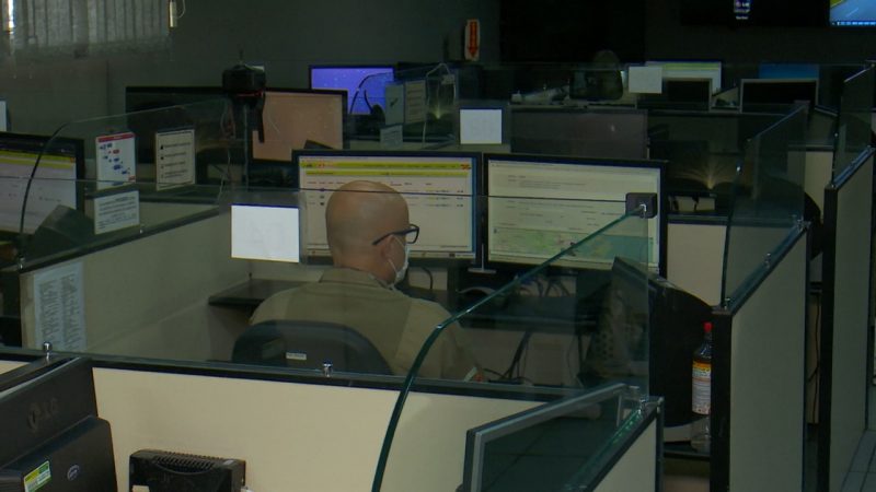 Imagens são enviadas à central de monitoramento da PM em tempo real – Foto: Marcelo Thomazelli/NDTV