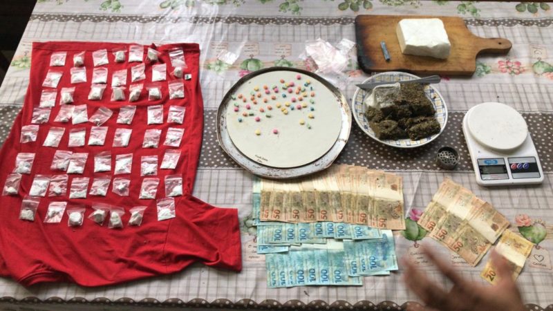 Dois suspeitos tentaram fugir, mas acabaram sendo presos – Foto: Polícia Civil/Divulgação