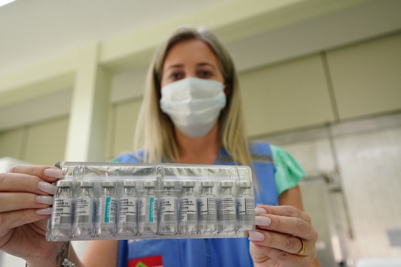 No próximo mês, a <a href="https://ndmais.com.br/coronavirus/vacinacao-covid-19/">vacinação</a> avança para a etapa das pessoas abaixo de 60 anos com comorbidades. – Foto: Ricardo Wolffenbüttel/Secom/Divulgação/ND
