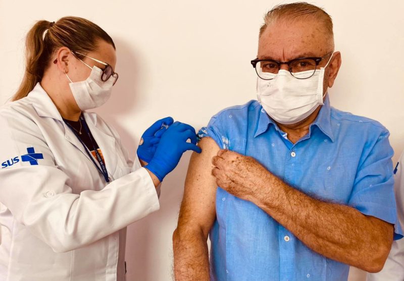 Prefeito de Itaja&iacute; recebe primeira dose da vacina contra Covid-19 – Foto: Redes sociais/Reprodu&ccedil;&atilde;o