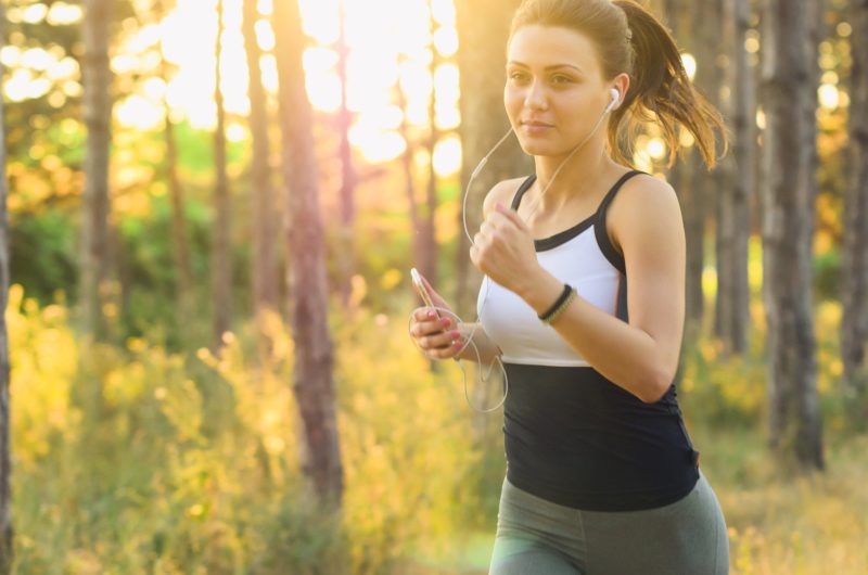 Corrida, caminhada, ar puro, são importantes para o sistema músculo esquelético – Foto: Reprodução/Pixabay