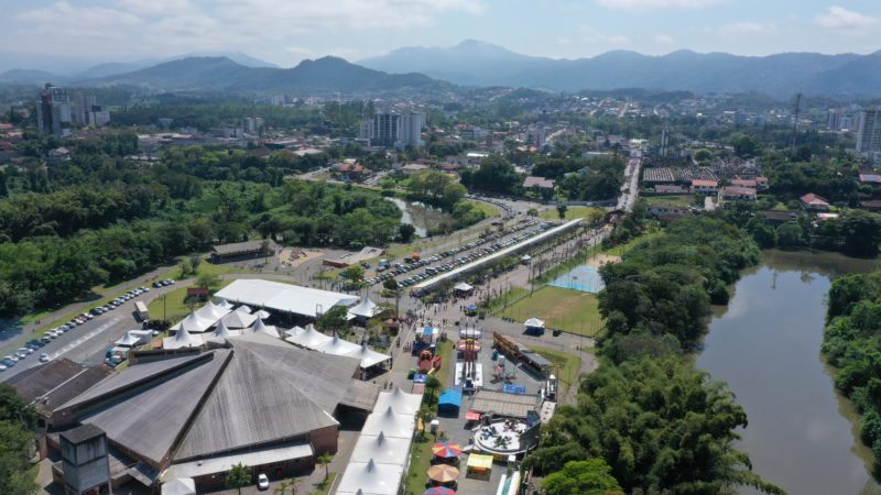 Festa do Imigrante ocorre no calendário de outubro na cidade – Foto: Divulgação/Turismo Timbó