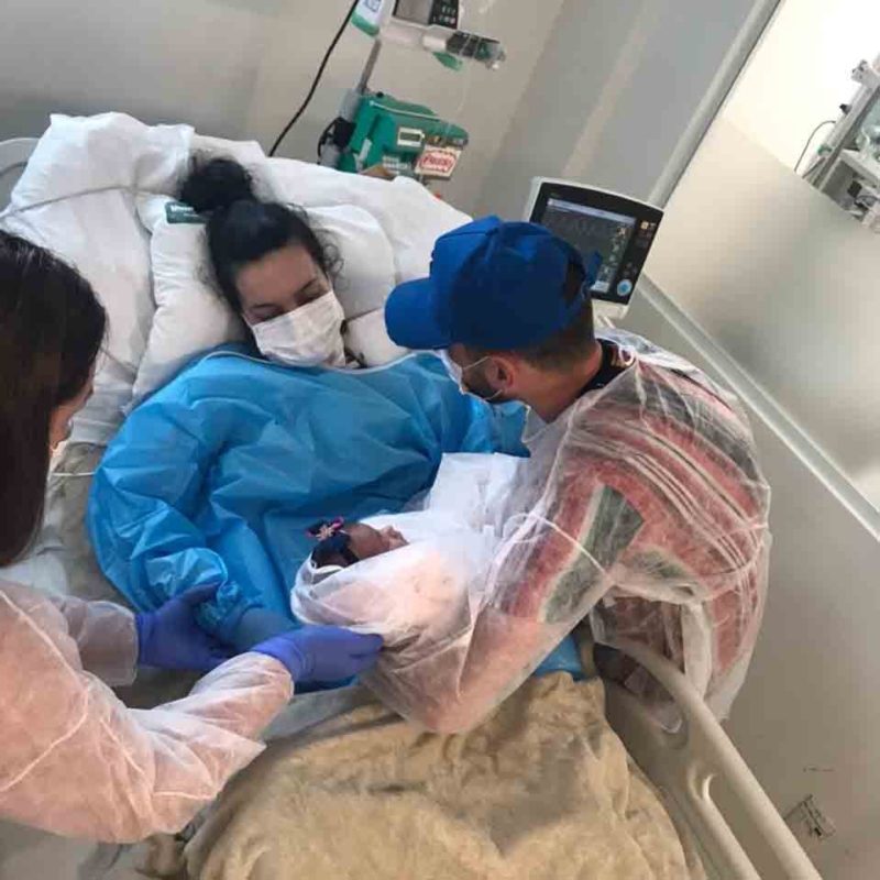Mãe e filha se reencontram e médicos relatam melhora da paciente – Foto: Divulgação/HUGF