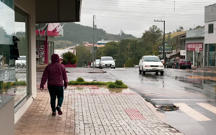 Gabriela relatou que sente medo ao deitar na cama para dormir – Foto: Willian Ricardo/ND