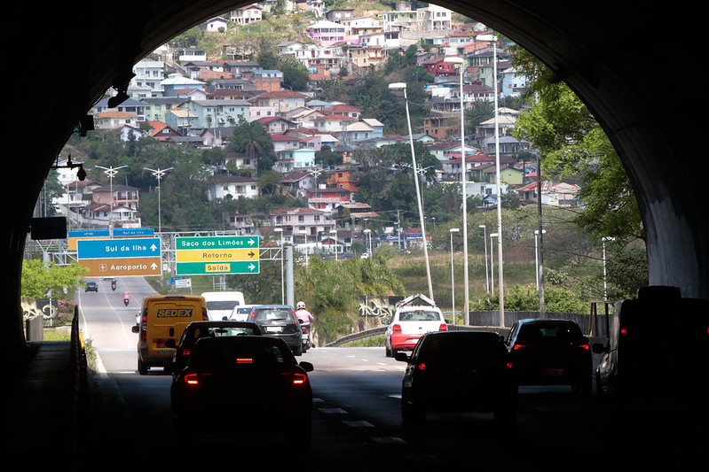 T&uacute;nel Antonieta de Barros precisou ser fechado – Foto: Maur&iacute;cio Vieira/Secom