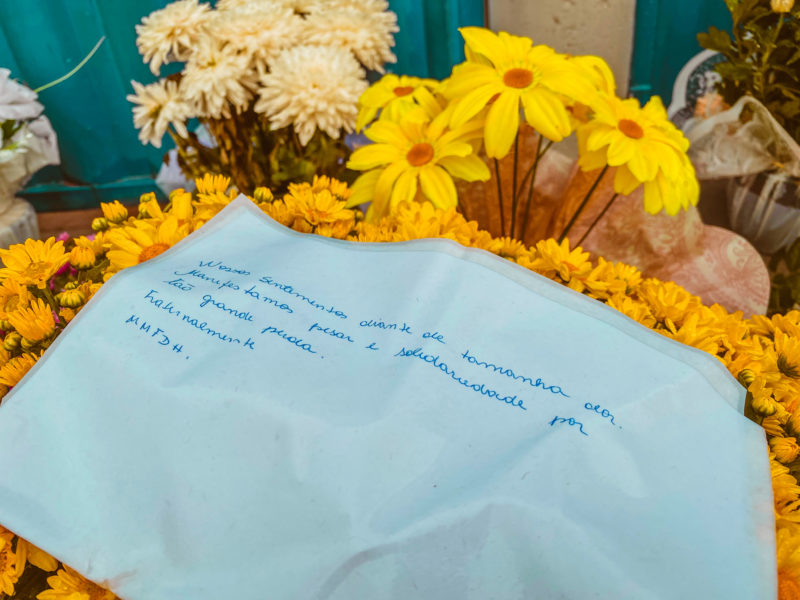 Carta deixada na frente da creche – Foto: Willian Ricardo/ND