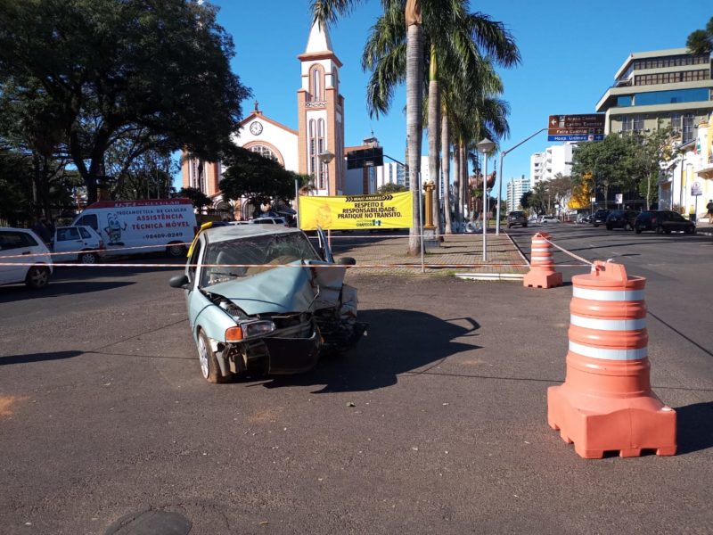 Sucatas de carros foram colocadas em alguns pontos da cidade. – Foto: Prefeitura de Chapecó/Divulgação/ND