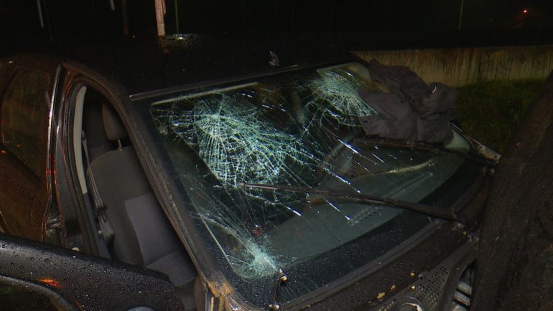 Com o impacto, ocupantes do ve&iacute;culo foram arremessados para o para-brisas – Foto: Ricardo Alves/NDTV