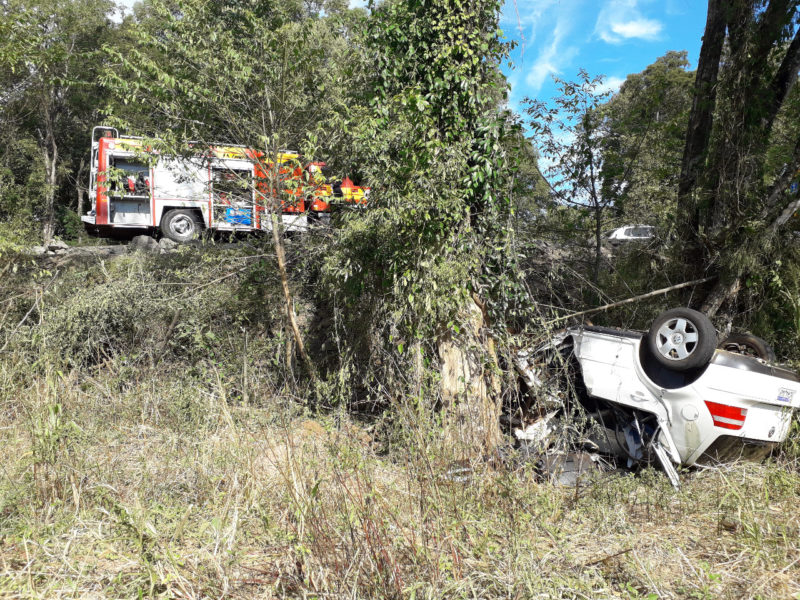 Motorista de 26 anos não resistiu depois de capotar o carro na BR-282 – Foto: Corpo de Bombeiros/Divulgação ND