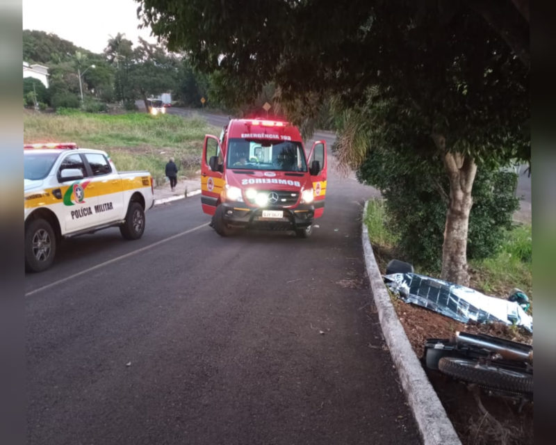 Idoso de 66 anos é encontrado já sem vida ao lado da motocicleta – Foto: Corpo de Bombeiros/Divulgação/ND