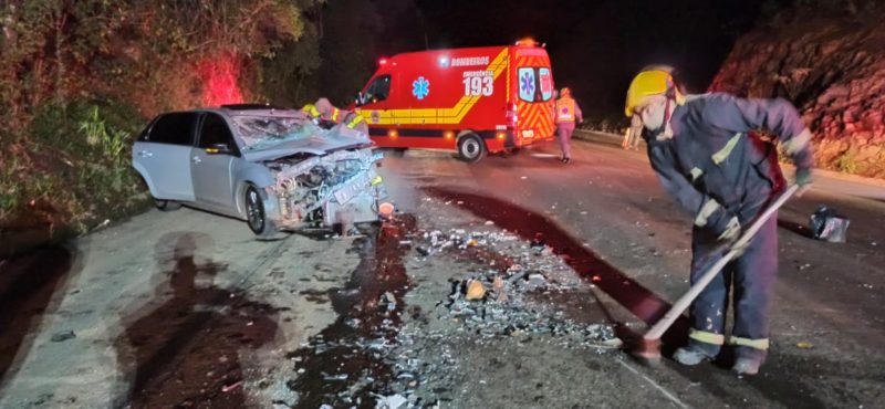 Acidente aconteceu no começo da madrugada deste sábado na BR-282 – Foto: Corpo de Bombeiros/ND