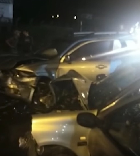 O carro de Elvis Ribeiro foi atingido por outro ve&iacute;culo que invadiu a pista na madrugada de quarta-feira (12) – Foto: Reprodu&ccedil;&atilde;o/Redes Sociais