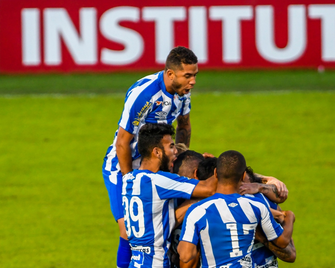 Noite tem 1ª decisão por pênaltis e WO