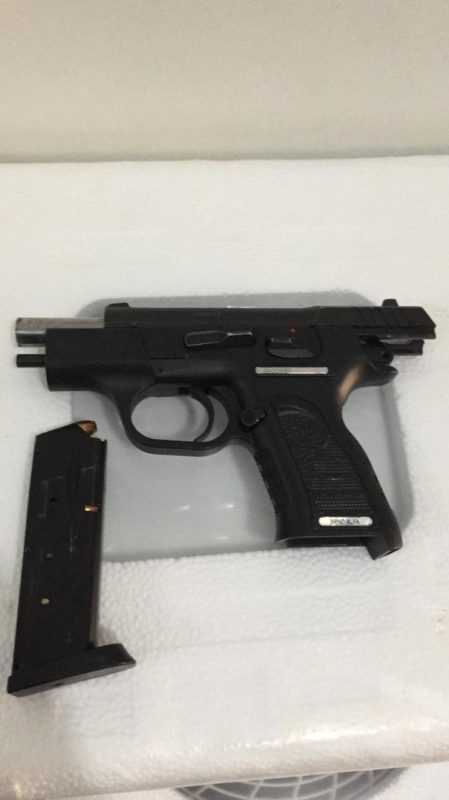 Armas e drogas foram apreendidas durante a opera&ccedil;&atilde;o – Foto: Pol&iacute;cia Civil