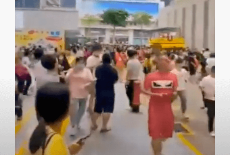 Arranha-c&eacute;u balan&ccedil;a e causa p&acirc;nico aos chineses – Foto: Reprodu&ccedil;&atilde;o