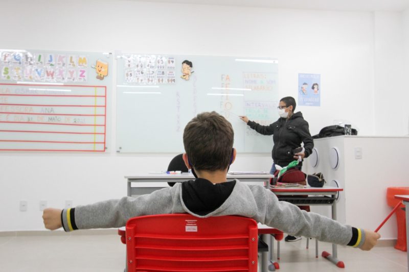 Estimativa é que 8 mil alunos seguem fora do ambiente escolar em 2021 – Foto: Leo Munhoz/ND