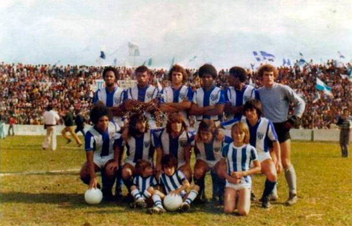 Avaí foi campeão em 1975 após bater o Figueirense por 1 a 0 &#8211; Foto: Reprodução/ND
