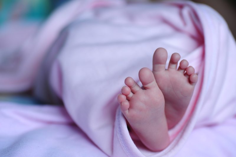 Bebê de, aproximadamente, três meses teria sido abandonado com hipotermia e fome em Lauro Müller – Foto: Pixabay/Divulgação ND