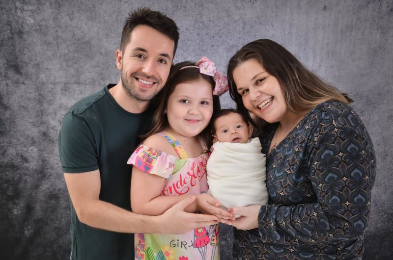 Família comemorou a notícia de que Enrico nasceu imunizado para a Covid-19 &#8211; Foto: Divulgação Família/ND