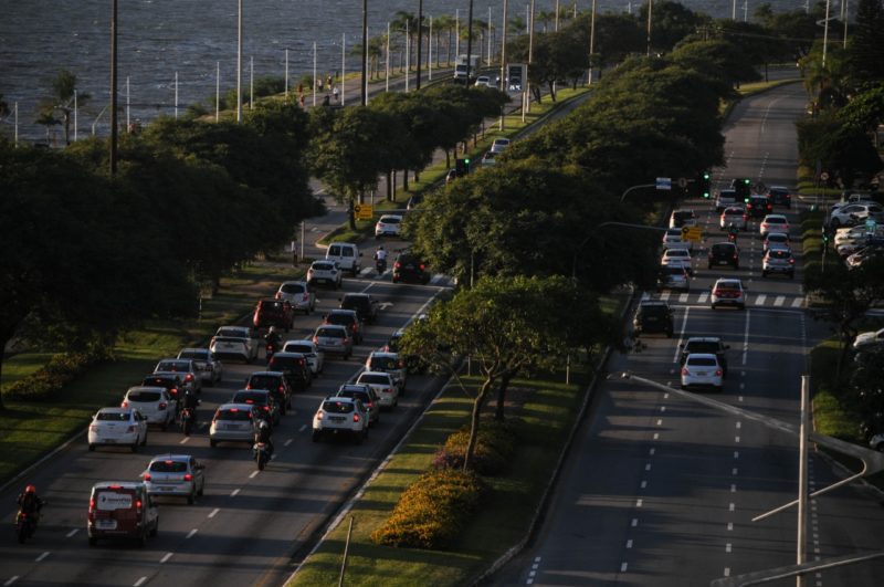 Avenida Beira-Mar, uma das principais vias de Florianópolis
