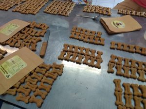 Biscoito para cães totalmente natural e tem como intuito auxiliar também na saúde bucal