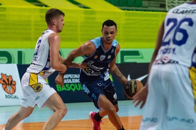 Jogadores e treinador desabafam sobre falta de sal&aacute;rios e estrutura – Foto: CBB/Divulga&ccedil;&atilde;o