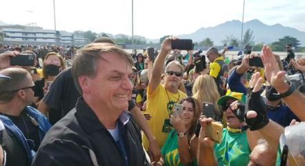 Bolsonaro com apoiadores no Rio de Janeiro – Foto: Reprodução/Redes Sociais