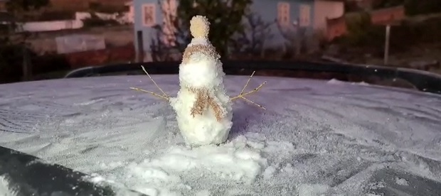 Com tanto gelo, moradores fizeram um 