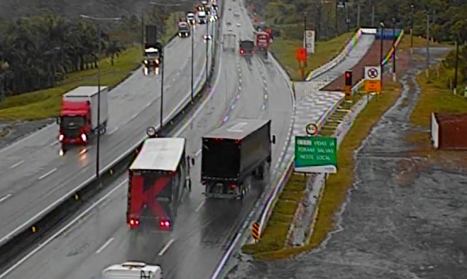 Motorista evitou acidente ao usar a &aacute;rea de escape da BR-376 – Foto: Arteris Litoral Sul