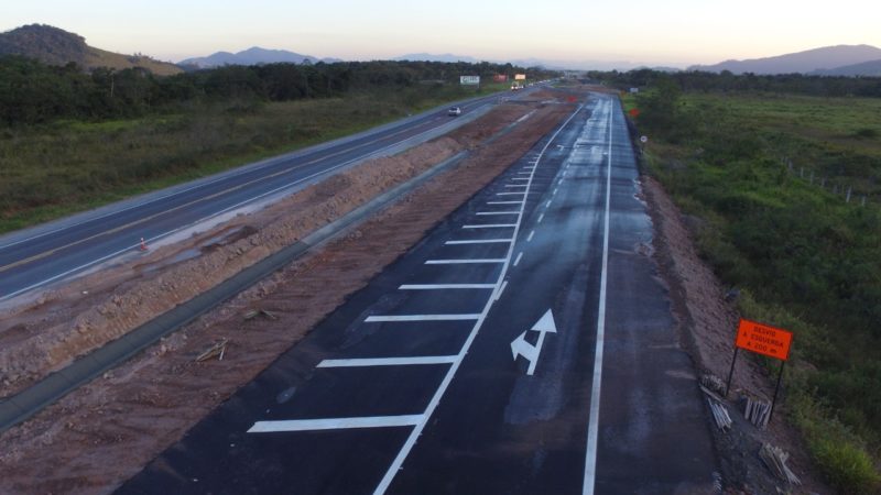 Foto mostra obra na BR-470 já liberada