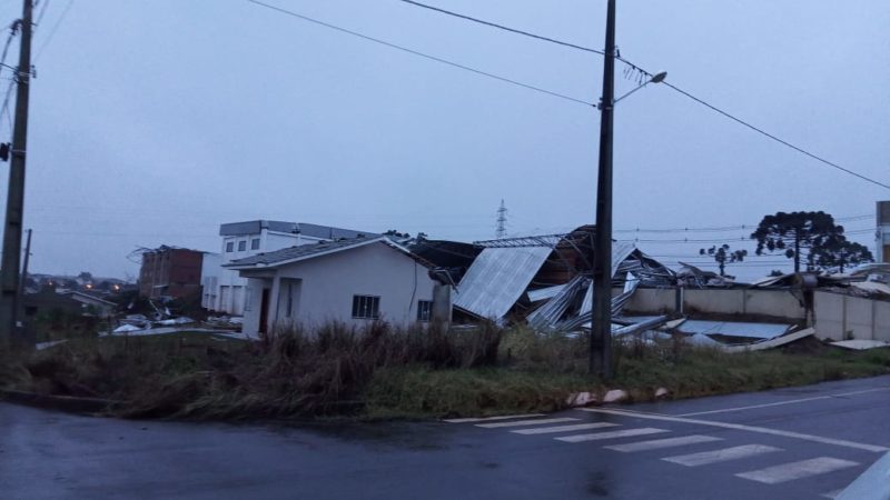 Cerca de 60 casas ficaram destelhadas em Campos Novos &#8211; Foto: Divulgação/ND