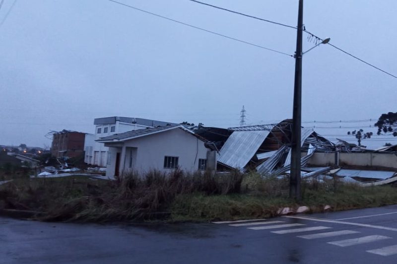 Cerca de 60 casas ficaram destelhadas em Campos Novos &#8211; Foto: Divulgação/ND