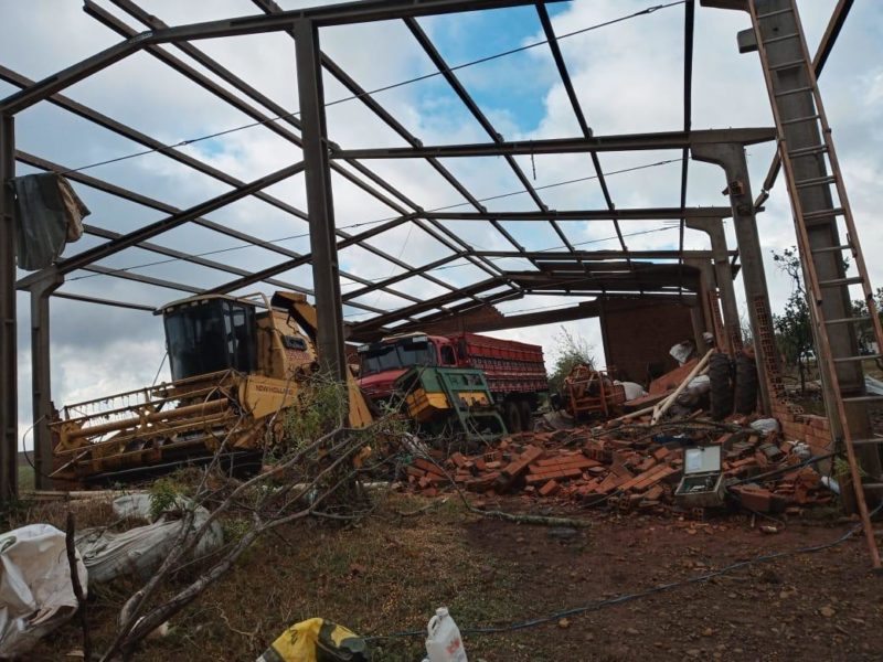 Tornado causou estragos no Meio-Oeste e interrompeu o fornecimento de energia elétrica em alguns municípios – Foto: Defesa Civil/Divulgação/ND