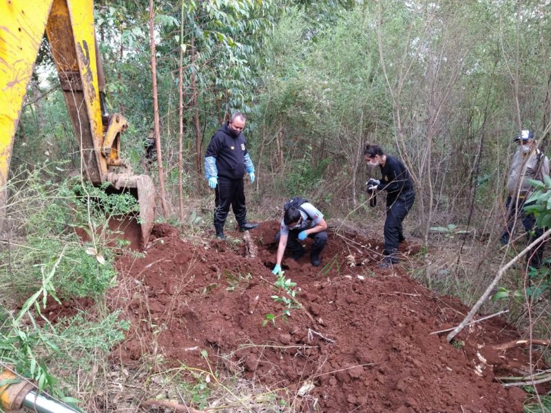 The bodies were buried in a community in the Chapeco countryside.  Photo: Caroline Figueiredo/ND