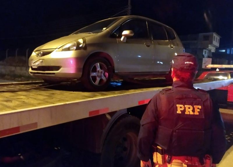 Carro foi encontrado às margens da BR-280 em São Bento do Sul – Foto: PRF/Divulgação