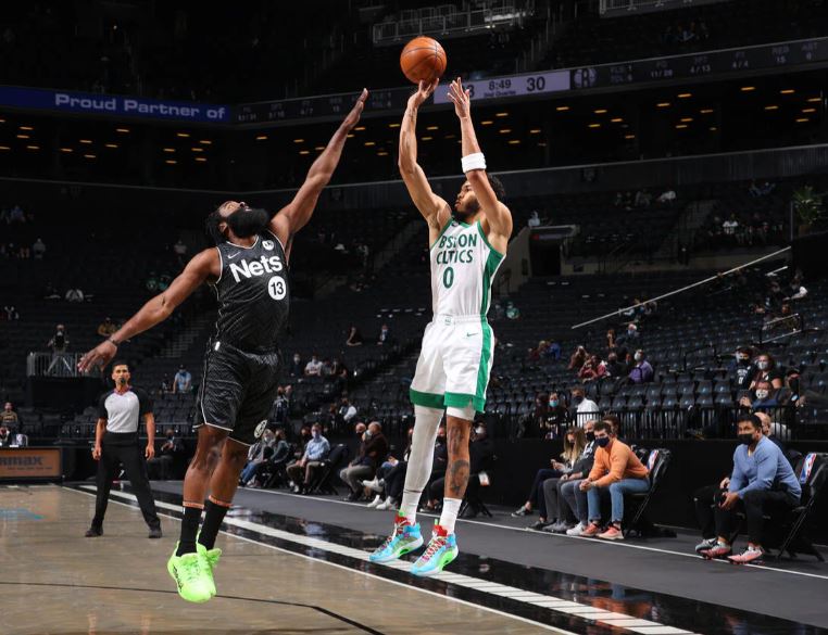 Harden pode ser uma aus&ecirc;ncia na primeira partida, mas Tatum &eacute; presen&ccedil;a certa na franquia Celta – Foto: NBA/Divulga&ccedil;&atilde;o/ND