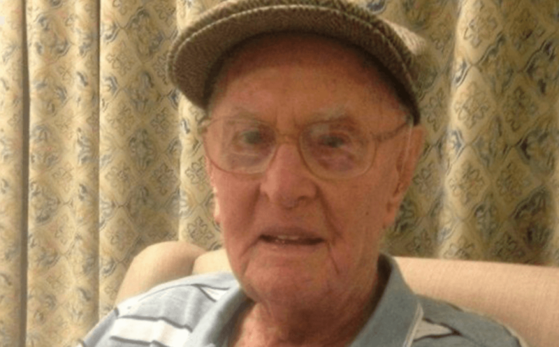 Aos 111 anos, idoso afirma que o segredo est&aacute; dentro da cabe&ccedil;a das galinhas – Foto: Reprodu&ccedil;&atilde;o