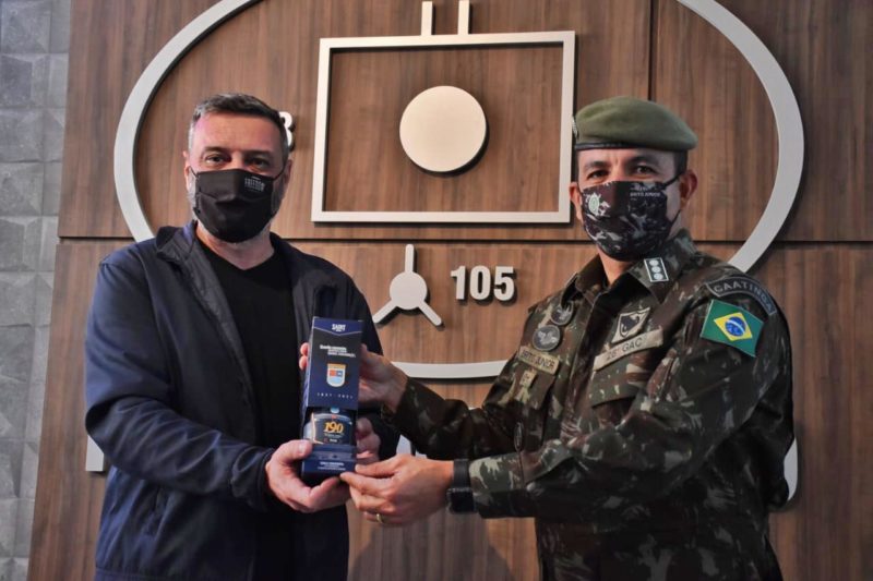 Celebração para lançamento da cerveja ocorreu na unidade militar. – Foto: RP 28 GAC
