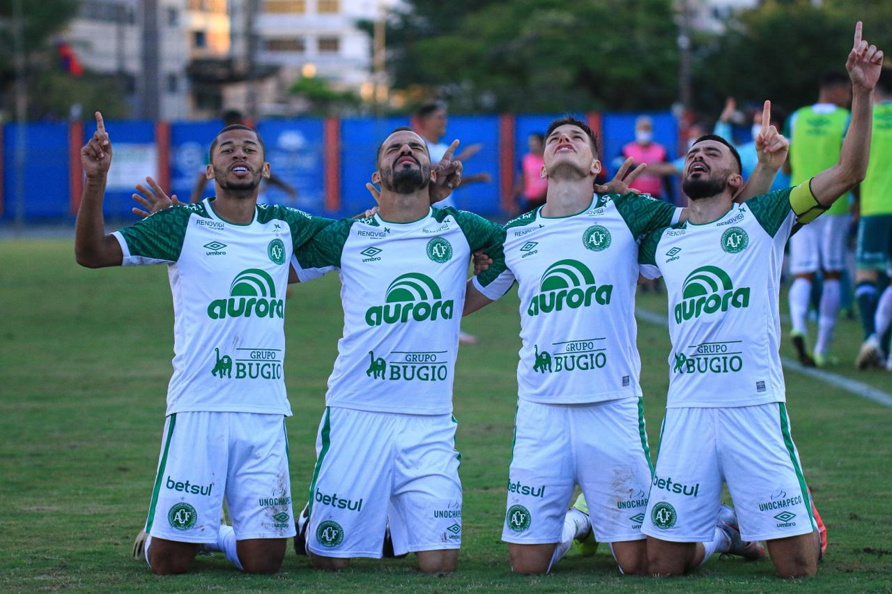 Chapecoense goleia o Marcílio Dias e se aproxima da final ...