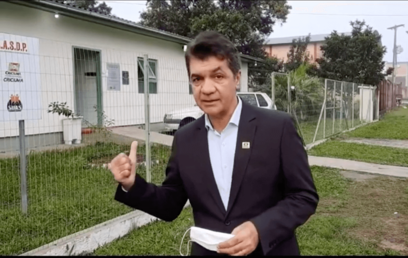 Clésio Salvaro chama hóspedes de Casa de Passagem de malandros e ameaça de expulsão – Foto: Reprodução