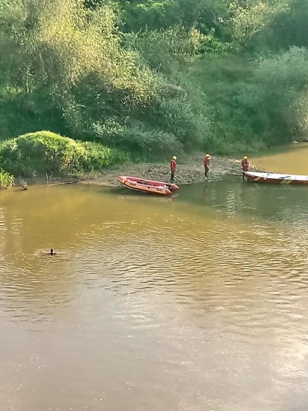 Corpo foi encontrado no rio após cerca de sete horas de buscas – Foto: 9BBM