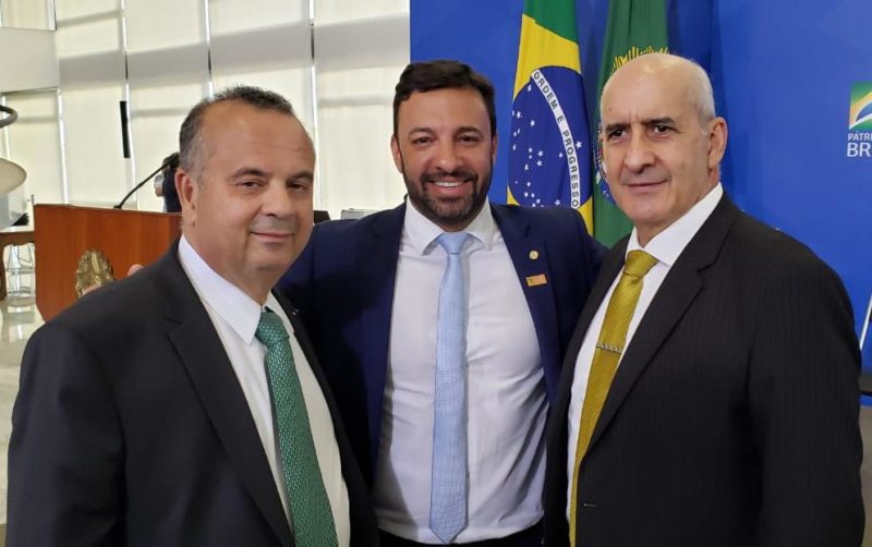 Ministro do MDR, Rogério Marinho, deputado Daniel Freitas e o Ministro da Casa Civil, general Luiz Eduardo Ramos. – Foto: Divulgação