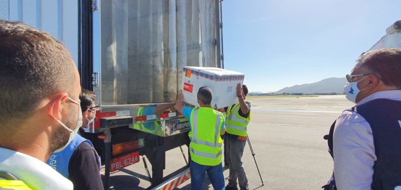 Mais um lote de vacinas, dessa vez da fabricante Pfizer, desembarca em Florianópolis – Foto: DIVE-SC/Divulgação/ND